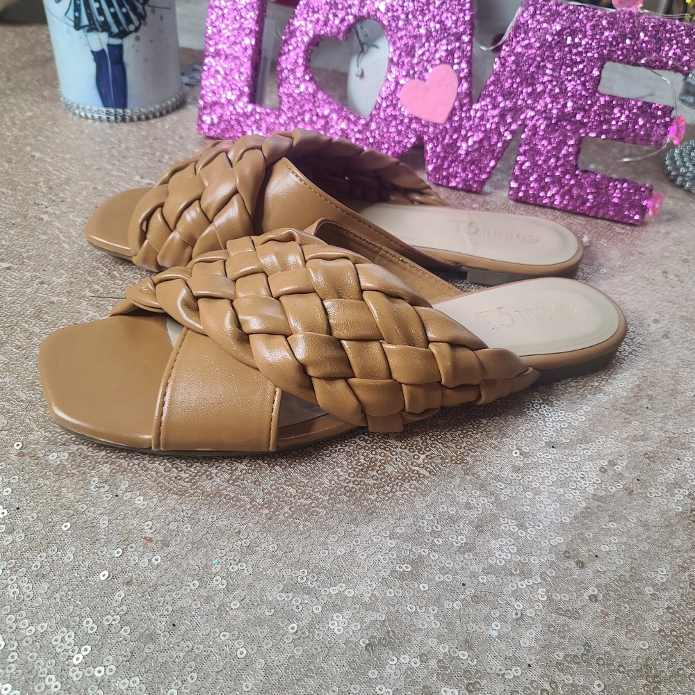 sandals - Picture 8 of 8